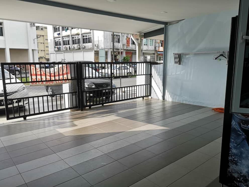 Hom2Rex Kuching Homestay Taman Timberland Exteriér fotografie