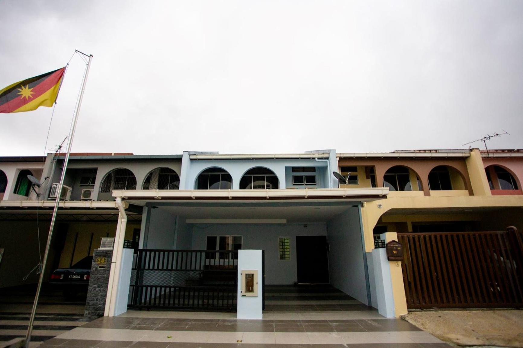Hom2Rex Kuching Homestay Taman Timberland Exteriér fotografie