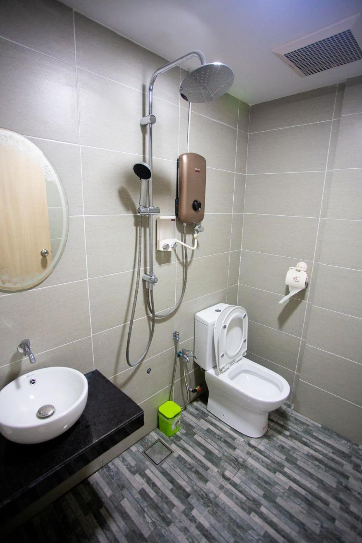 Hom2Rex Kuching Homestay Taman Timberland Exteriér fotografie